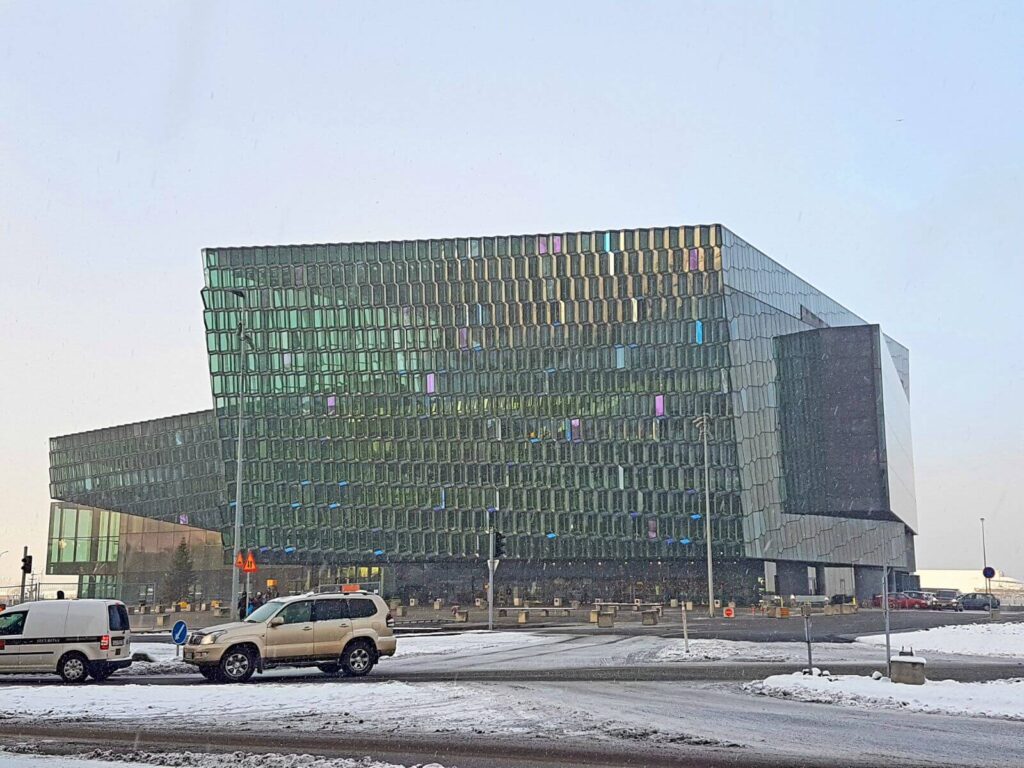 Harpa, el cristal que mira al mar - Qué ver en Reikiavik en 1 día - Ruta por Islandia (1)