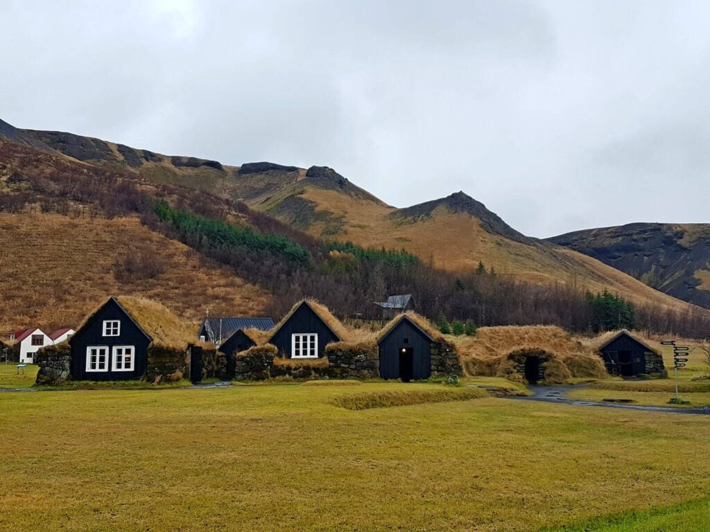 Museo Folclórico de Skógar - Reynisfjara, la playa negra de Islandia - Ruta Día 7 de Vík a Reykholt (2)