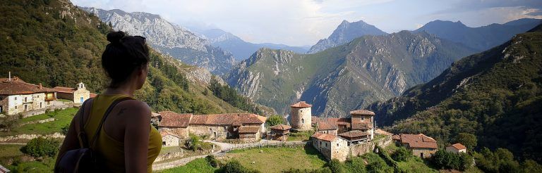 Ruta por la aldea medieval de Bandujo