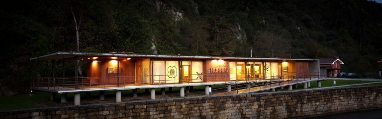 Ruta por Bueño, la capital del hórreo en Asturias