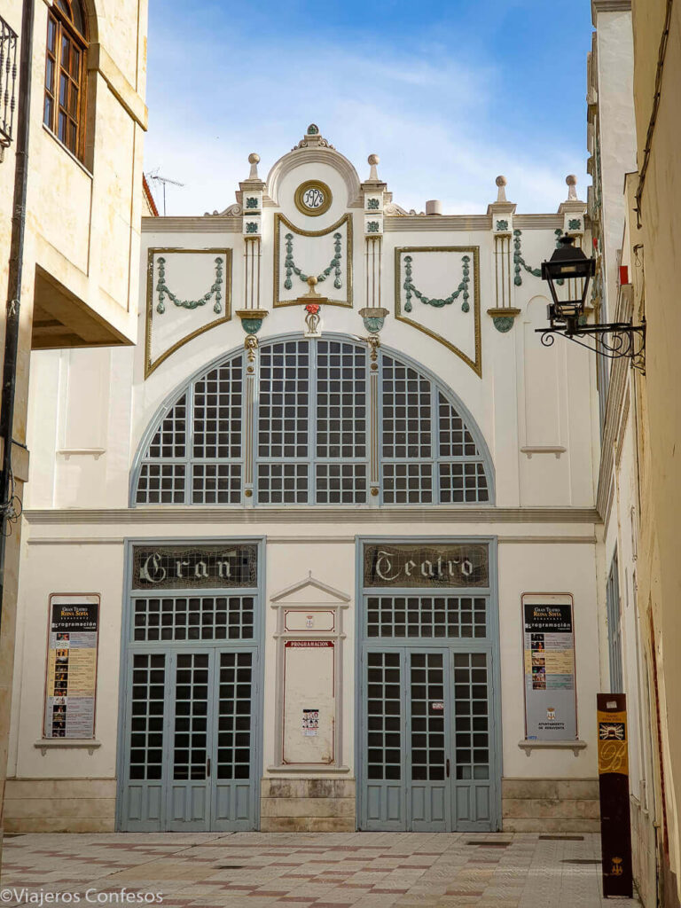 Teatro Reina Sofía - Qué ver en Benavente en un día - Ruta por Zamora en coche (4)