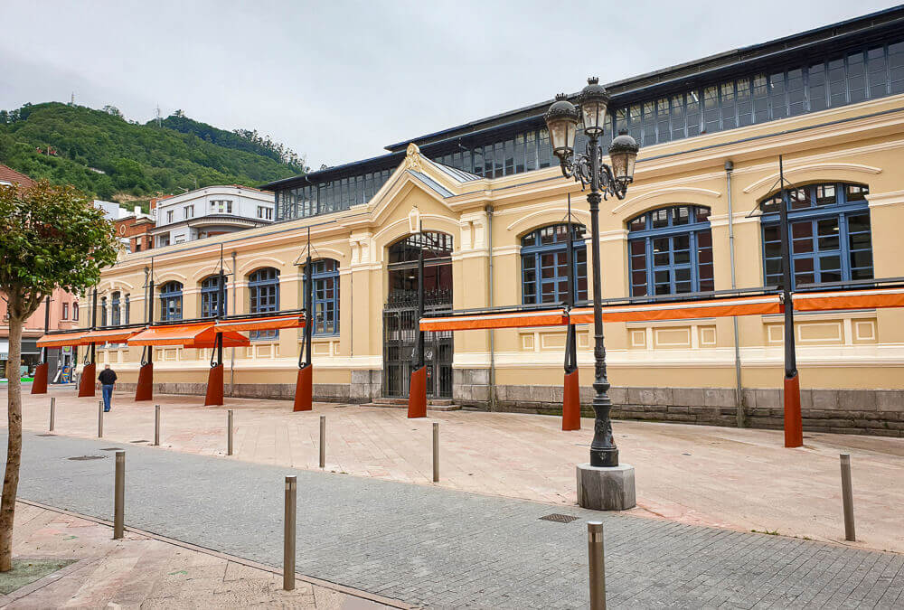 Mercado Municipal y rastro dominical - Qué ver en Mieres del Camín - Capital de la Cuenca Minera del Caudal (1)