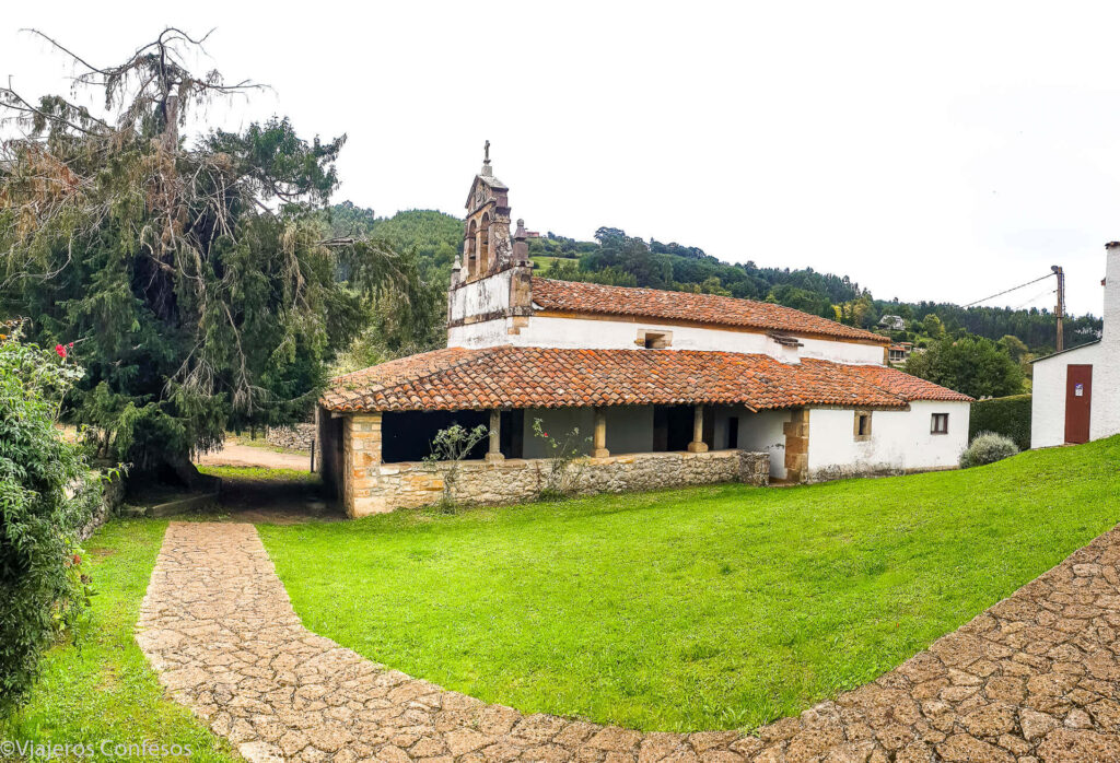 Iglesia y tejo de Samartín -Camín Real Carlos V - Viajeros Confesos-13