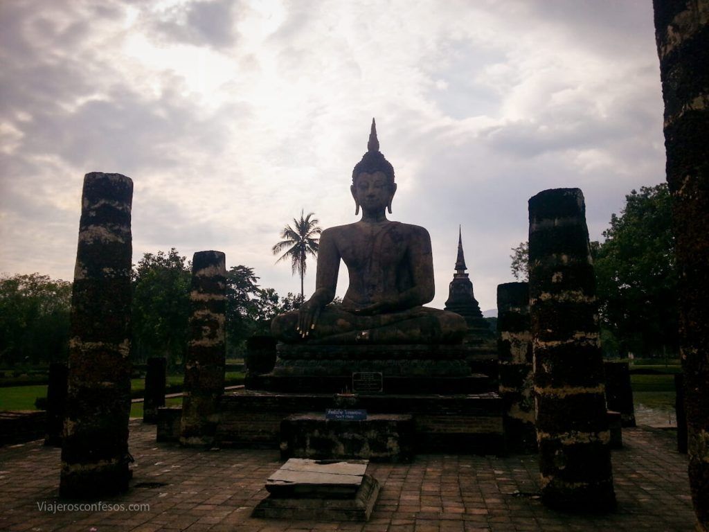 Wat Mahathat - templos imprescindibles que ver en Sukhothai en un día (5)