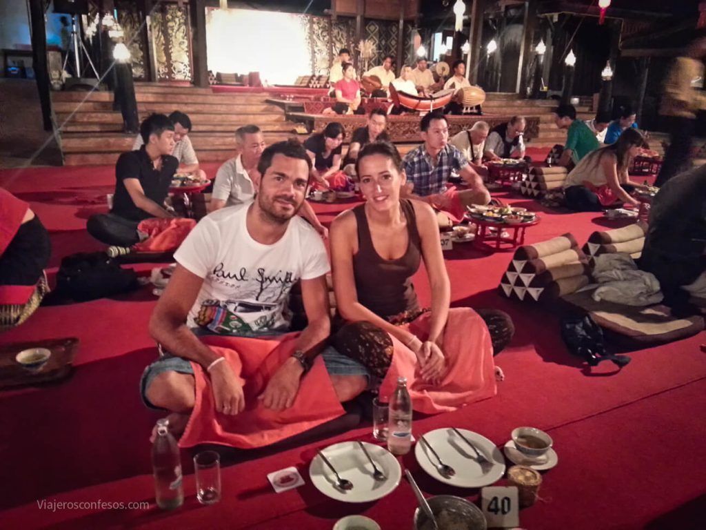 cena-espectáculo típica khantoke en el centro cultural de Chiang Mai - qué hacer en Chiang Mai en 1, 2 o 3 días (2)