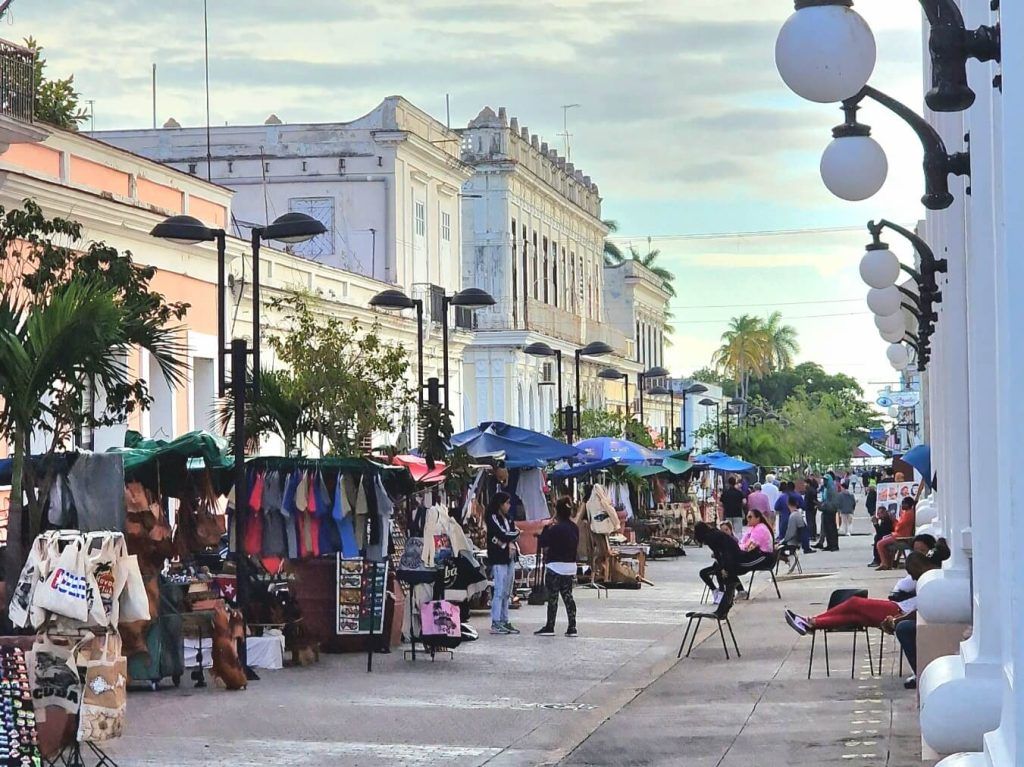 Mercado de artesanía - Qué ver en Cienfuegos en 1 o 2 días - Guía para viajar a Cuba (5)