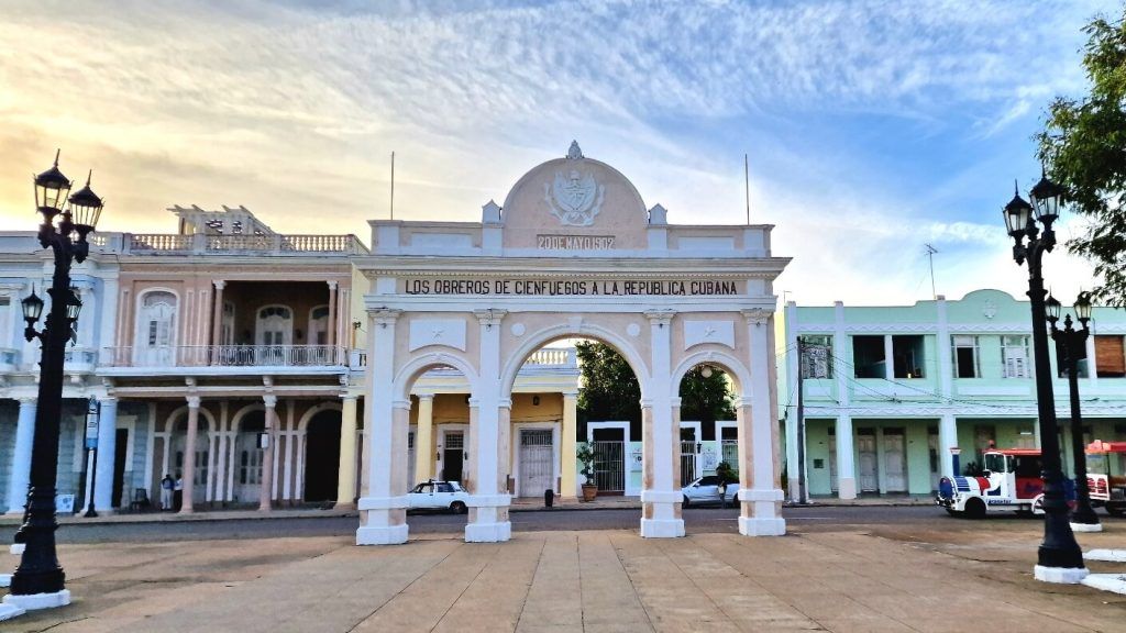 Arco del Triunfo - Qué ver en Cienfuegos en 1 o 2 días - Guía para viajar a Cuba (7)