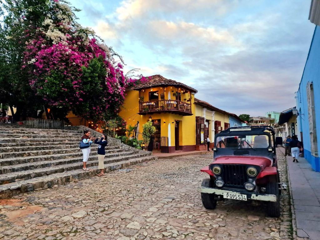Escaleras de La Casa de la Música en Trinidad
