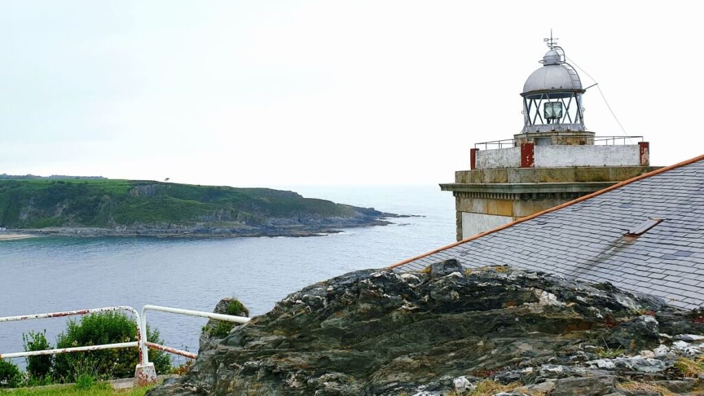 Faro de Luarca, Punta Focicón - Faros de Asturias - Ruta por la costa asturiana (1)