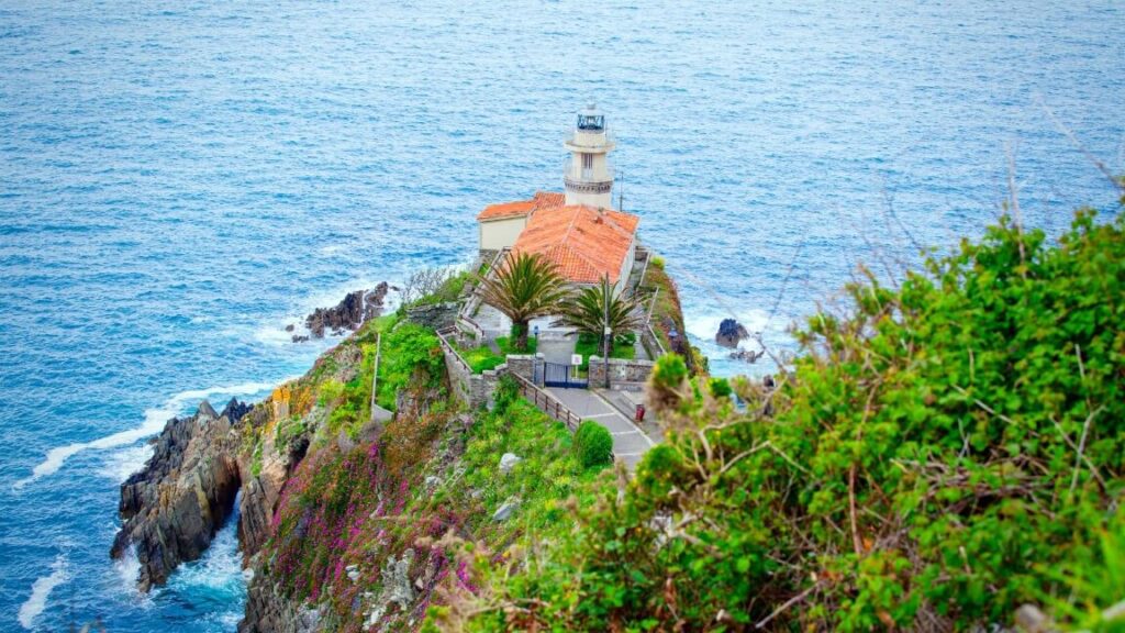 Faro de Cudillero, Punta Roballera - Faros de Asturias - Ruta por la costa asturiana (4)