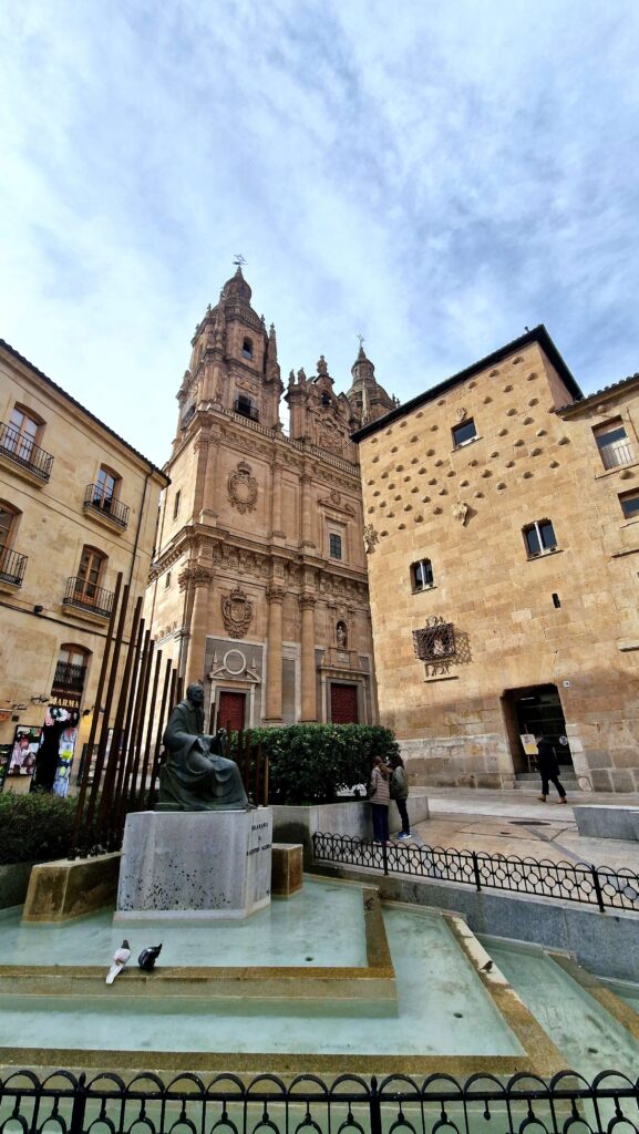 Casa de las Conchas y La Clerecía - Guía para visitar Salamanca en un fin de semana cómo llegar, qué ver y consejos prácticos (9)